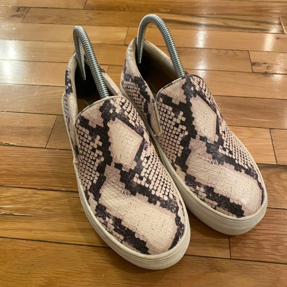 Steve‎ Madden Gills Slip On Sneakers Women's Size 7M Snake Print Platform